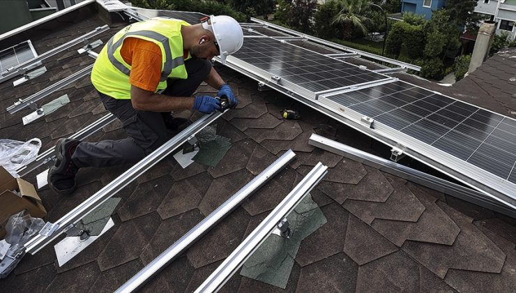 BİNALARA EN AZ YÜZDE 5 ‘YENİLENEBİLİR ENERJİ’ ŞARTI GETİREN DÜZENLEME RESMİ GAZETE’DE