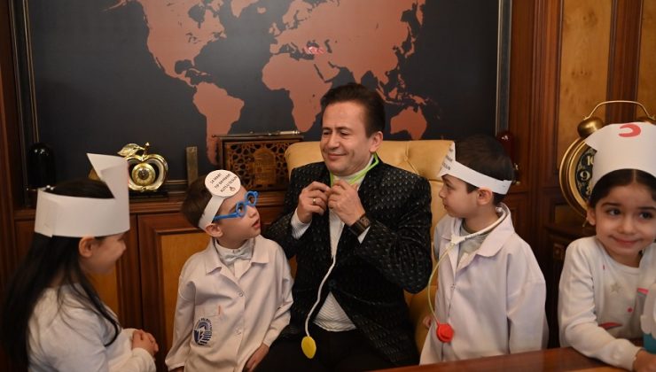 TUZLALI MİNİKLERDEN BAŞKAN YAZICI’YA TIP BAYRAMI SÜRPRİZİ