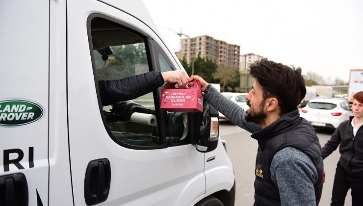 TUZLA BELEDİYESİ’NDEN İFTAR SAATİNDE YOLDA OLAN İSTANBULLULARA İFTARLIK