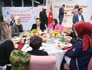 TUZLA’DA 30 YILLIK GELENEK: YETİM VE ÖKSÜZ ÇOCUKLAR AYNI SOFRADA BULUŞTU