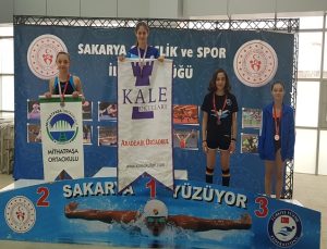 OKULLAR ARASI YÜZME MÜSABAKALARINDA KALE OKULLARI ZİRVEDEKİ YERİNİ ALDI