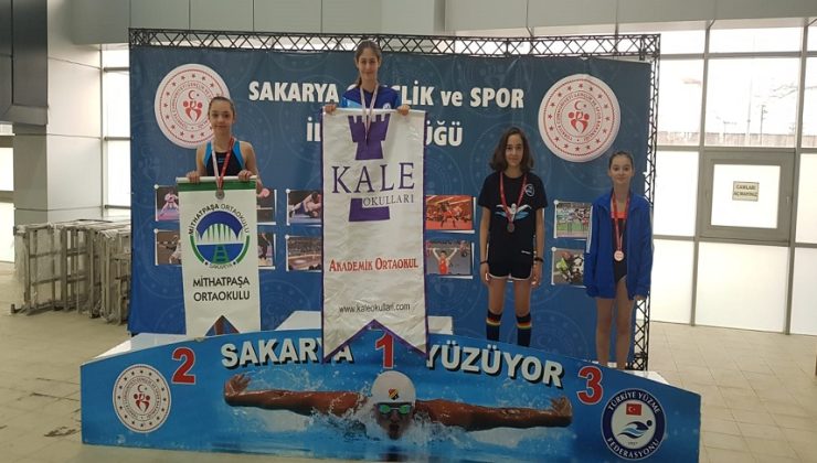 OKULLAR ARASI YÜZME MÜSABAKALARINDA KALE OKULLARI ZİRVEDEKİ YERİNİ ALDI