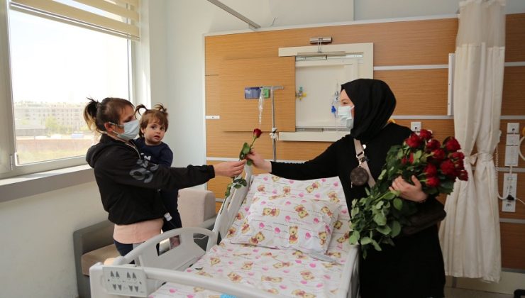 BAŞKAN YAZICI’DAN TUZLA DEVLET HASTANESİ’NDEKİ ANNELERE SÜRPRİZ