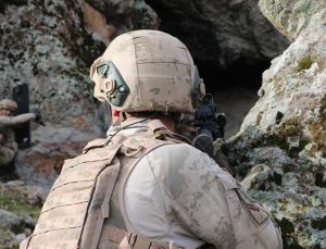 PENÇE-KİLİT BÖLGESİNDE BAŞLATILAN OPERASYONDA TERÖRİSTLER MAĞARADA SIKIŞTIRILDI