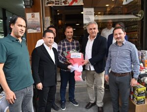 BAŞKAN YAZICI, NUSAYBİN’DE ÇİÇEKLERLE KARŞILANDI