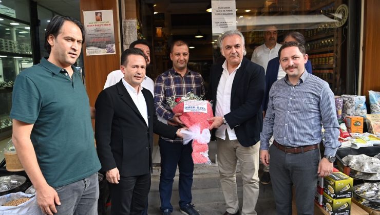 BAŞKAN YAZICI, NUSAYBİN’DE ÇİÇEKLERLE KARŞILANDI