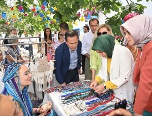TUZLA’DA “GELENEKTEN GELECEĞE ANADOLU RÜZGARI” TEMALI SOKAK FESTİVALİ BAŞLADI