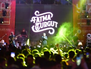 FATMA TURGUT, SEVİLEN ŞARKILARINI TUZLA’DA SÖYLEDİ