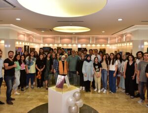 GENÇLİK GEMİSİ’NDEKİ SANAT KURSLARININ YILSONU SERGİSİ AÇILDI