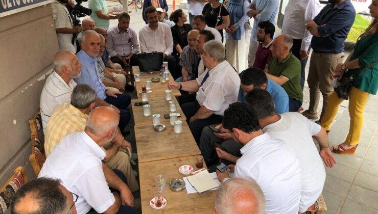 AK PARTİ MİLLETVEKİLLERİ TUZLA’DA ESNAF ZİYARETİNDE BULUNDU