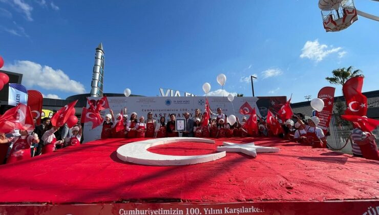 ‘PASTADAN YAPILAN EN BÜYÜK BAYRAK’LA DÜNYA REKORU KIRILDI