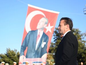 TÜRKİYE CUMHURİYETİ’NİN KURUCUSU MUSTAFA KEMAL ATATÜRK, TUZLA’DA ANILDI
