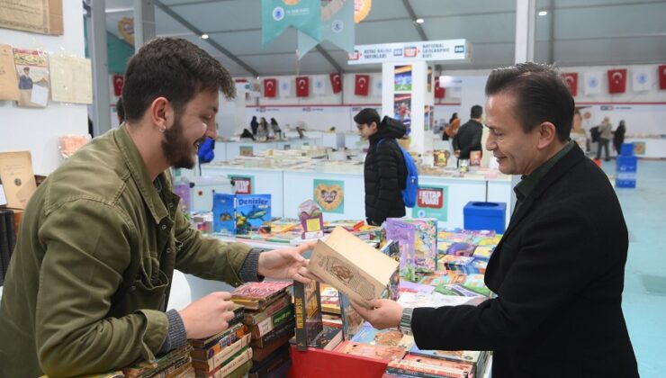 TUZLA BELEDİYESİ 5’İNCİ KİTAP FUARI SEZAİ KARAKOÇ ANISINA BAŞLADI
