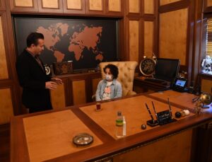 BAŞKAN YAZICI, LÖSEMİLİ ÇOCUKLARLA BULUŞTU, KRONİK HASTALIKLAR MERKEZİ’NİN MÜJDESİNİ VERDİ