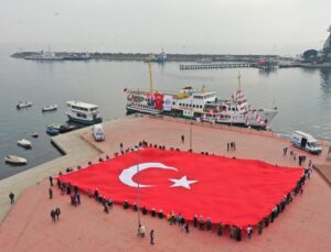 TUZLA BELEDİYE BAŞKANI DR. ŞADİ YAZICI: “NEŞEMİZİ, UMUDUMUZU, SEVİNCİMİZİ BİZDEN ALMAYA HİÇBİR KARANLIĞIN GÜCÜ YETMEZ”