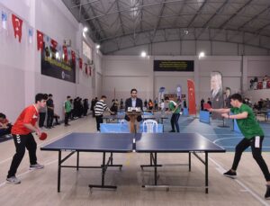 TUZLA’DA OKULLAR ARASI MASA TENİSİ TURNUVASI DÜZENLENDİ