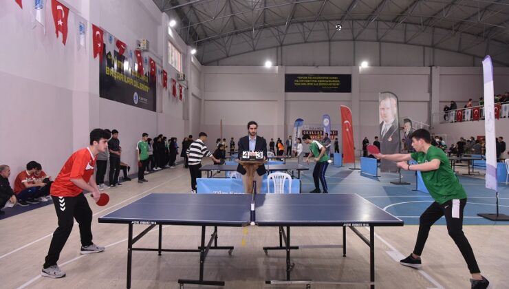 TUZLA’DA OKULLAR ARASI MASA TENİSİ TURNUVASI DÜZENLENDİ
