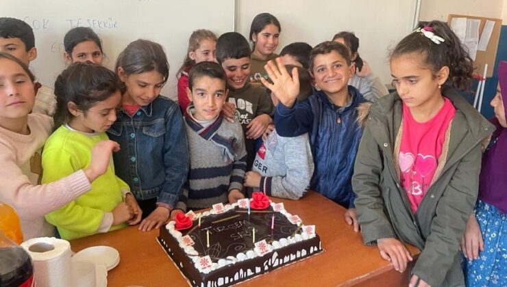 TUZLALI ÖĞRENCİLER, KENDİ HARÇLIKLARI İLE DİYARBAKIRLI ÖĞRENCİLERE DOĞUM GÜNÜ PASTASI GÖNDERİYOR