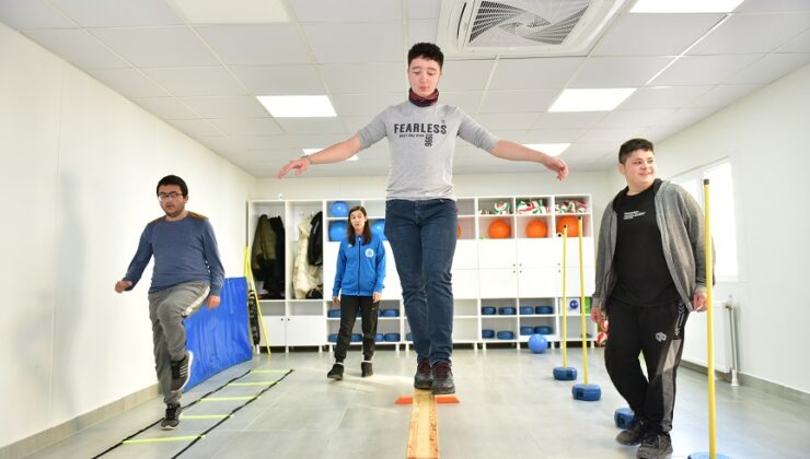 TUZLA BELEDİYESİ ENGELSİZ YAŞAM MERKEZİ’NDE EĞİTİMLER AİLE SICAKLIĞINDA DEVAM EDİYOR