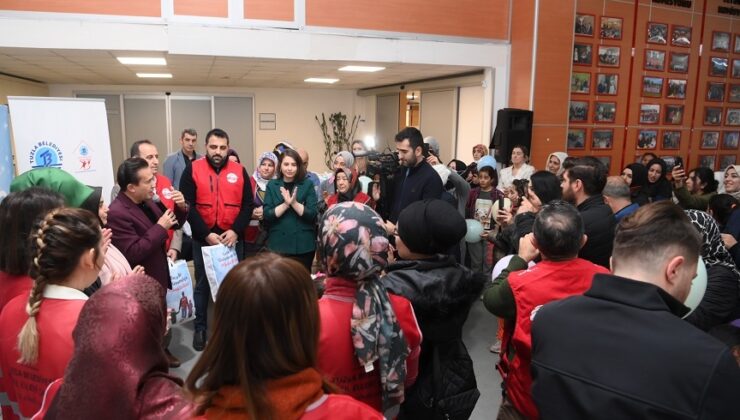 GÖNÜL ELLERİ ÇARŞISI’NDAN İHTİYAÇ SAHİBİ ÇOCUKLARA KIŞLIK KIYAFET YARDIMI