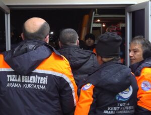 TUZLA BELEDİYESİ ARAMA VE KURTARMA EKİPLERİ DEPREM BÖLGESİNE GİTTİ