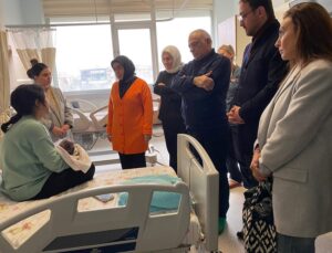 BAŞKAN YAZICI’NIN EŞİ FATMA YAZICI’DAN TEDAVİ GÖREN DEPREMZEDELERE ZİYARET