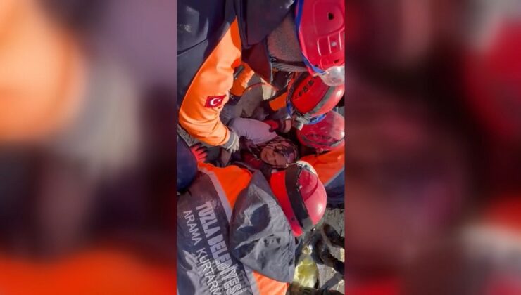 HATAY’DA DEPREMİN 33’ÜNCÜ SAATİNDE MUCİZE. 4 YAŞINDAKİ ZEYNEP VE ANNESİ İLE 60 YAŞINDAKİ MİHRİYE TEYZE ENKAZDAN KURTARILDI