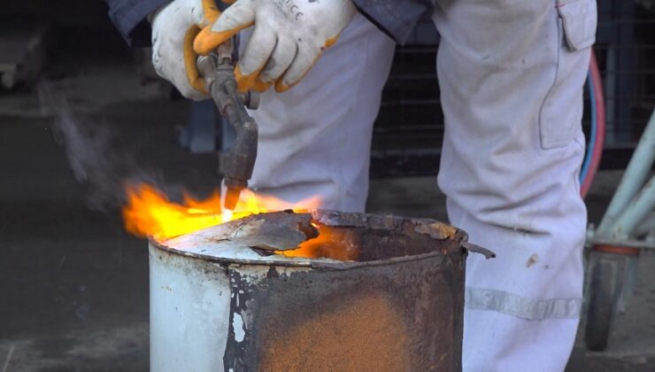 TUZLA’DA ESKİYEN PARKLAR, GERİ DÖNÜŞÜM MALZEMELERİYLE ONARILIYOR