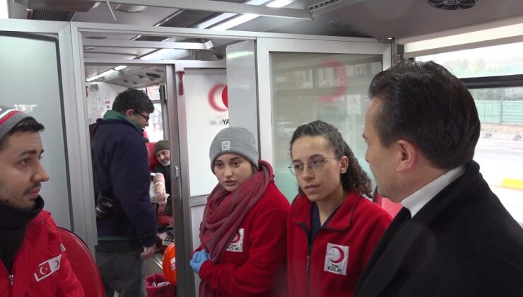 BAŞKAN YAZICI’DAN, DEPREM BÖLGESİNE KAN GÖNDERMEK İÇİN SIRAYA GİREN VATANDAŞLARA TEŞEKKÜR