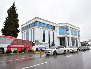 DEPREM BÖLGESİNE KAN GÖNDERMEK İÇİN METRELERCE SIRA OLUŞTURDULAR