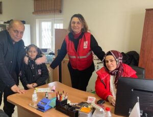TUZLA TEK YÜREK! KUMBARASINDAKİ PARALARI DEPREMZEDELER İÇİN BAĞIŞLADI