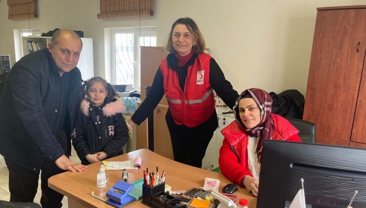 TUZLA TEK YÜREK! KUMBARASINDAKİ PARALARI DEPREMZEDELER İÇİN BAĞIŞLADI