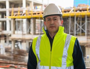 TUZLA’DA ORTA HASARLI BİNALAR TAHLİYE EDİLEREK YIKIM SÜRECİNE BAŞLANDI