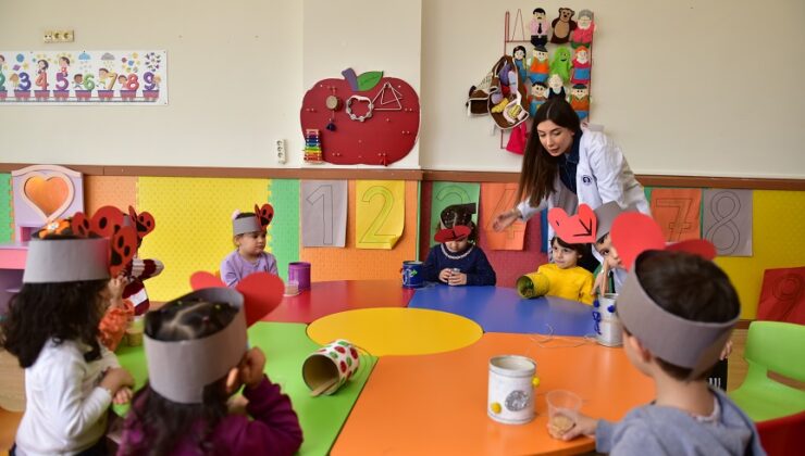 AÇEM’Lİ MİNİKLER SOKAK HAYVANLARI İÇİN MAMA VE SU KABI YAPTILAR