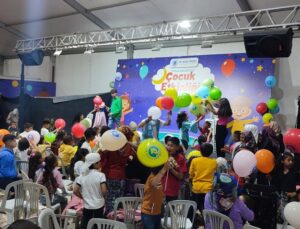 KIRIKHANLI ÇOCUKLARIN BAYRAM MUTLULUĞU YÜZLERİNE YANSIDI