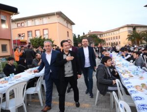 BAŞKAN YAZICI BİN 250 ÖĞRENCİ İLE İFTAR YAPTI