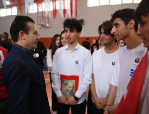 TUZLA BELEDİYE BAŞKANI DR. ŞADİ YAZICI: “BAYRAMINIZ KUTLU OLSUN ÇOCUKLAR”