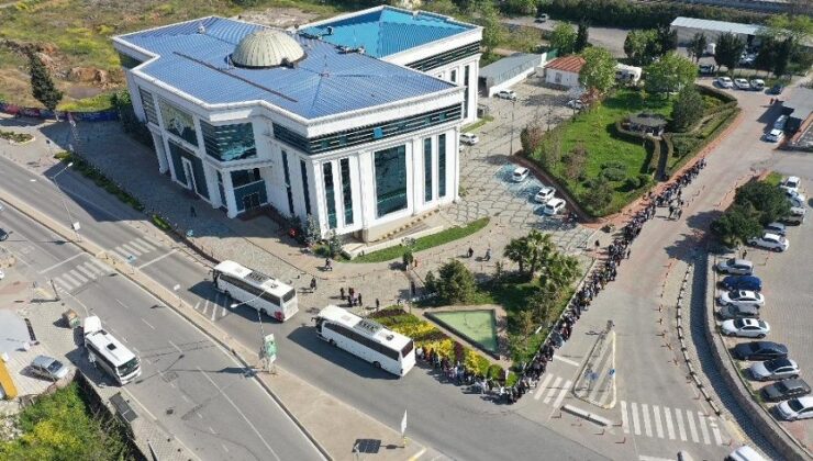 TUZLA’DA BİNLER TEKNOFEST’E GİTMEK İÇİN KUYRUK OLUŞTURDU