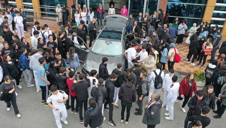 TUZLA’DA YERLİ ARABA TOGG’A YOĞUN İLGİ