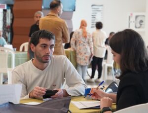 ÇALIŞMAK İSTEYEN DEZAVANTAJLI VATANDAŞLAR İÇİN TOPLU İŞ GÖRÜŞMESİ DÜZENLENDİ