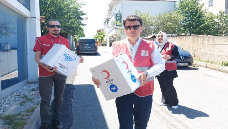 KIZILAY TUZLA YÖNETİM VE GÖNÜLLÜLERİ KAPI KAPI DOLAŞIYOR