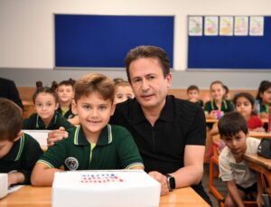 TUZLA’DA 50 BİN ÖĞRENCİYE KIRTASİYE SETİ DAĞITIMI DEVAM EDİYOR