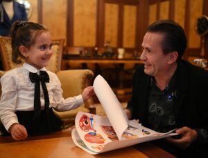 DÜNYA KIZ ÇOCUKLARI GÜNÜ’NDE AYŞE EDA ÖDEV’İN BÜYÜK HAYALİ: BELEDİYE BAŞKANI OLMAK