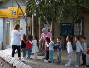 DÜNYA POSTA GÜNÜ’NDE TUZLA’DAKİ ÇOCUKLARDAN HATAY’DAKİ ÇOCUKLARA MESAJ: “SİZİ ÇOK SEVİYORUZ”