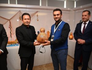 SU KABAKLARI ESERLERE DÖNÜŞTÜ: ÖĞRENCİLER SU KABAĞI İLE SANATI BULUŞTURDU