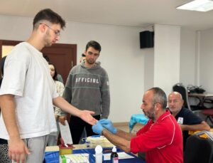 TUZLA’DA GENÇLER ‘KAN DOSTUM’ KAMPANYASINA DESTEK VERDİ