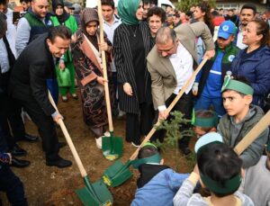 MİLLİ AĞAÇLANDIRMA GÜNÜ’NDE TUZLA’DA 3 BİN 300 FİDAN TOPRAKLA BULUŞTURULDU