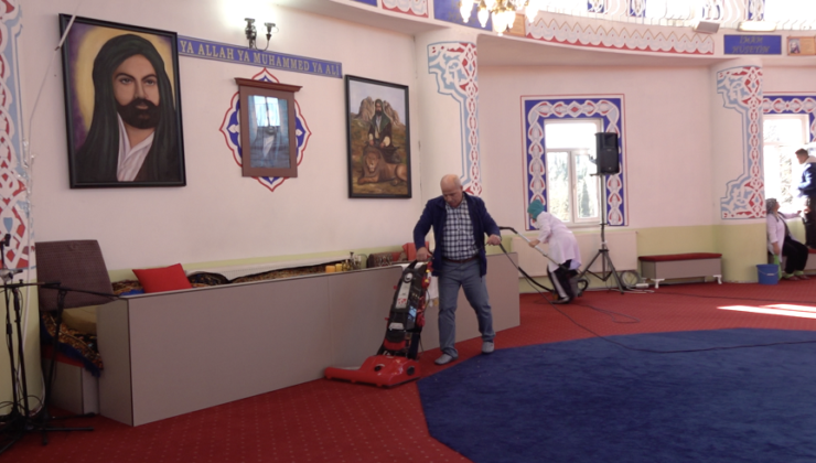 TUZLA BELEDİYESİ, İBADETHANELERİ ÇOK FONKSİYONLU ARAÇLARLA TEMİZLİYOR