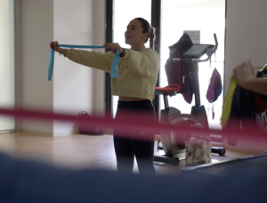 TUZLALI KADINLAR ÜCRETSİZ PİLATES VE CROSS FİT DERSLERİNE AKIN EDİYOR