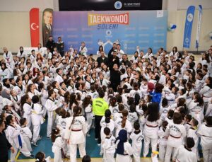 TUZLA’DA TEKVANDO ŞÖLENİ: 400 ÖĞRENCİ YETENEKLERİNİ SERGİLEDİ